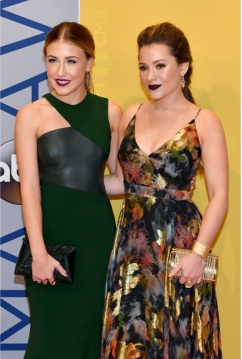 maddie-marlow-and-tae-dye-of-maddie-tae-cmas-4chion-lifestyle